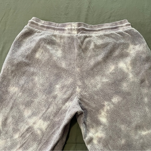 Furry pair of tie dye joggers sz large - Picture 2 of 8